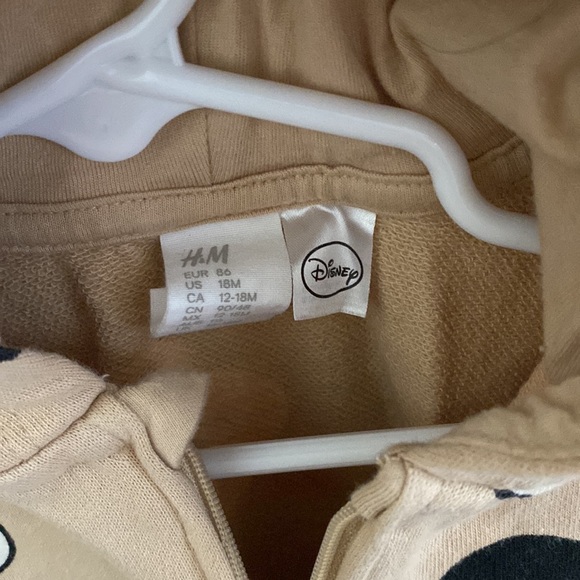 🤎🤍H&M neutral Mickey zip up hoodie Disney🤎🤍size 18 months - Picture 3 of 6